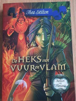 Thea Stilton - De heks van vuur en vlam, Boeken, Kinderboeken | Jeugd | 10 tot 12 jaar, Zo goed als nieuw, Fictie, Ophalen of Verzenden