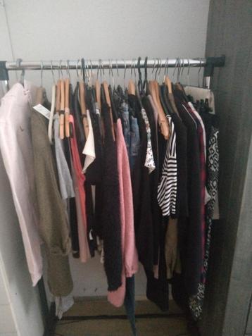 Zeer mooie dames kleding Nieuw of z.g.a.n beschikbaar voor biedingen