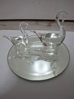 Glazen Zwanen op Spiegel, Ophalen