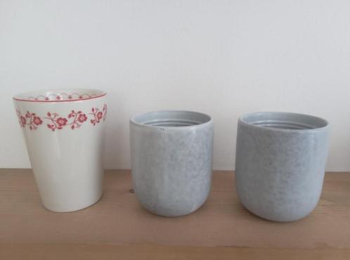 Drie mokken, Huis en Inrichting, Keuken | Servies, Zo goed als nieuw, Kop(pen) en/of Schotel(s), Porselein, Verzenden