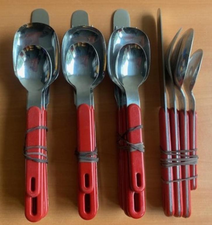 Mepal Rosti: 4x bestek in rood, Caravans en Kamperen, Kampeeraccessoires, Zo goed als nieuw, Ophalen of Verzenden