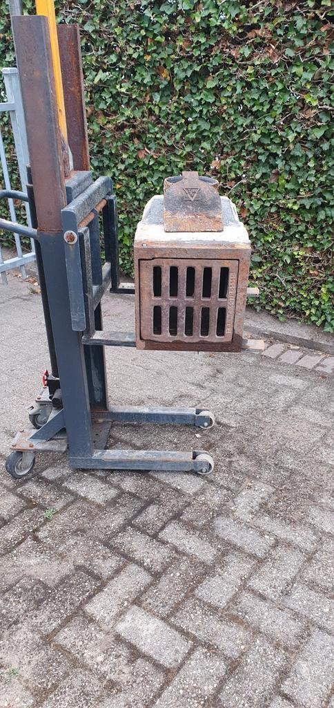 Betonnen straatkolk, Doe-het-zelf en Verbouw, Buizen en Afvoer, Zo goed als nieuw, Afvoer, Minder dan 2 meter, Ophalen