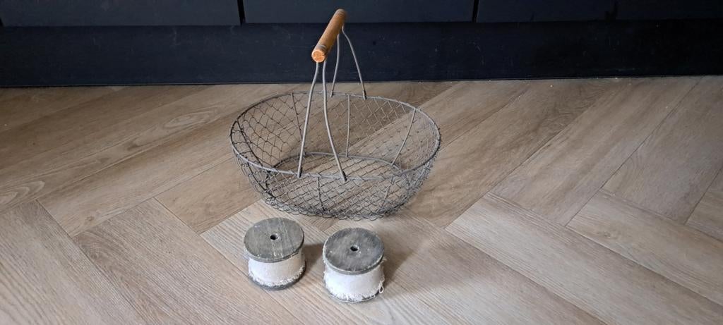 Oude metalen mand met 2 klossen, Ophalen of Verzenden