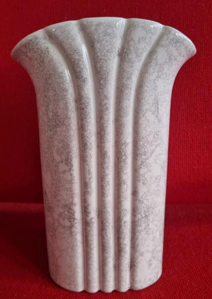Art-Deco stijl vaas met een elegant schelpvorm, Antiek en Kunst, Antiek | Vazen, Ophalen of Verzenden