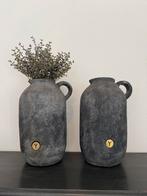 2 stuks BRYNXZ jug (kan) with ear stone black, Huis en Inrichting, Woonaccessoires | Vazen, Ophalen of Verzenden, Nieuw, Zwart