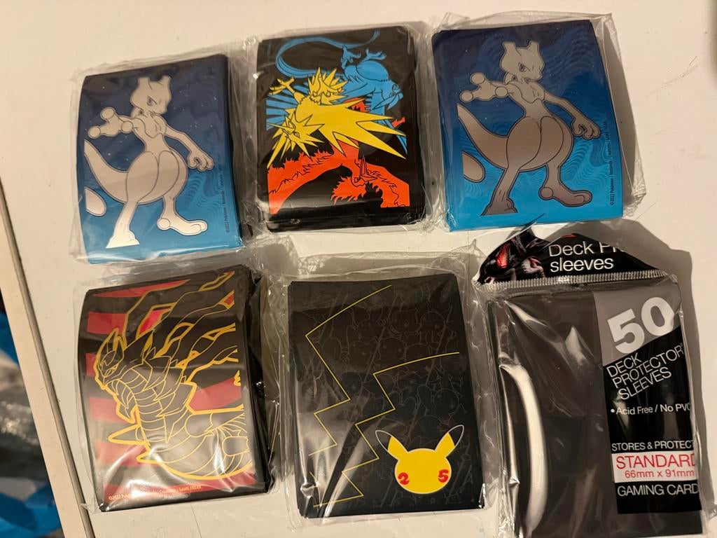 Pokemon - ETB sleeves, Celebrations,Lost Origin,Hidden fates, Ophalen of Verzenden, Nieuw, Sleeves of Kaarthoesjes