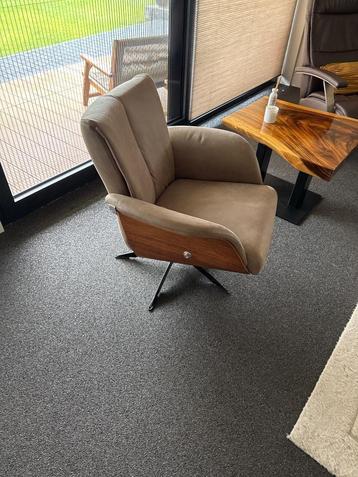 Fauteuil klein 2 stuks leer met hout  beschikbaar voor biedingen