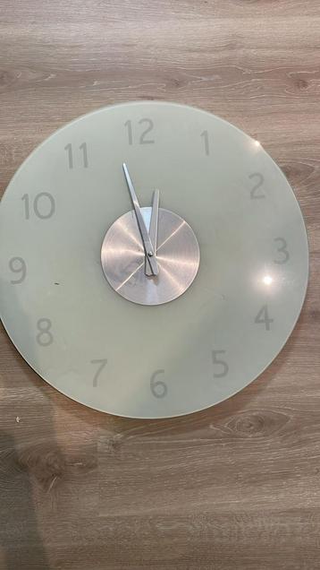 Klok beschikbaar voor biedingen