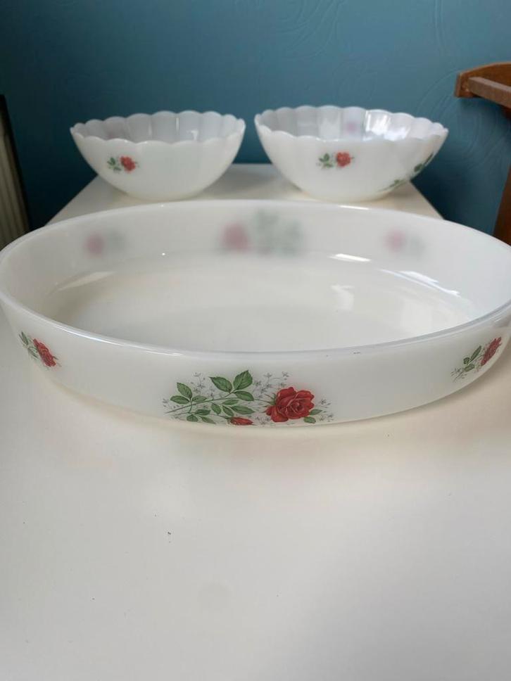 Arcopal Rosaline Schaal en Kommen Set, Huis en Inrichting, Keuken | Servies, Gebruikt, Kom(men), Overige stijlen, Glas, Ophalen of Verzenden