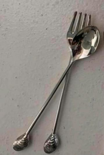 Setje gebaksvorkje en theelepeltje schelp verzilverd beschikbaar voor biedingen