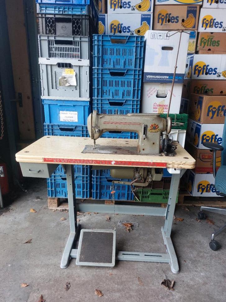 Pfaff Industriële Naaimachine, Antiek en Kunst, Antiek | Naaimachines, Ophalen of Verzenden