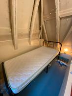 Single bed + mattress, Huis en Inrichting, Slaapkamer | Bedden, Eenpersoons, Zo goed als nieuw, Hout, Zwart