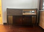Antieke radio en platenspeler, Ophalen