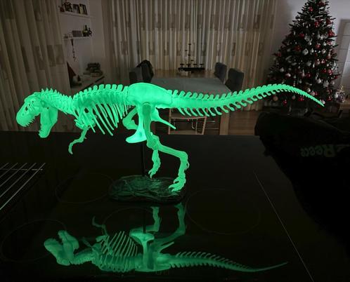 T-Rex Dino 'glow in the dark' 90cm lang / 37cm hoog, Verzamelen, Dierenverzamelingen, Beeldje of Figuurtje, Reptiel of Amfibie