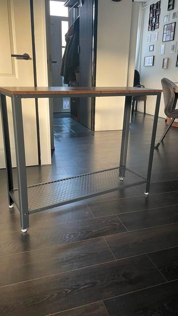 Industriële Sidetable met Opbergplank beschikbaar voor biedingen