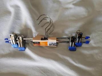 4 kledinghangers / broekhangers Handy   beschikbaar voor biedingen