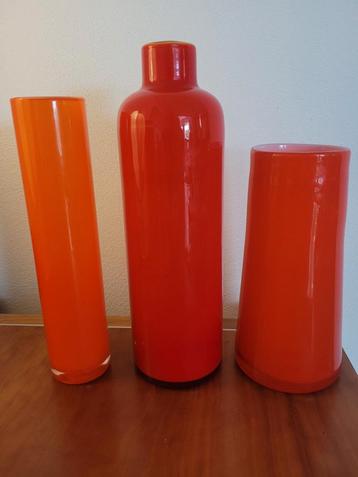 Set 3x glazen vaas gekleurd glas fel oranje vaasje beschikbaar voor biedingen