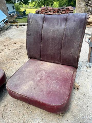 Renault Dauphine/4 L stoelen + achterbank beschikbaar voor biedingen