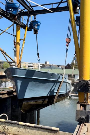 Stalen boot / sloep (onderdelen) te koop beschikbaar voor biedingen
