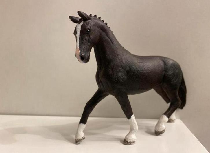Schleich Hannoveraan Zwarte Merrie ~ 42358, Verzamelen, Dierenverzamelingen, Beeldje of Figuurtje, Paard, Ophalen of Verzenden