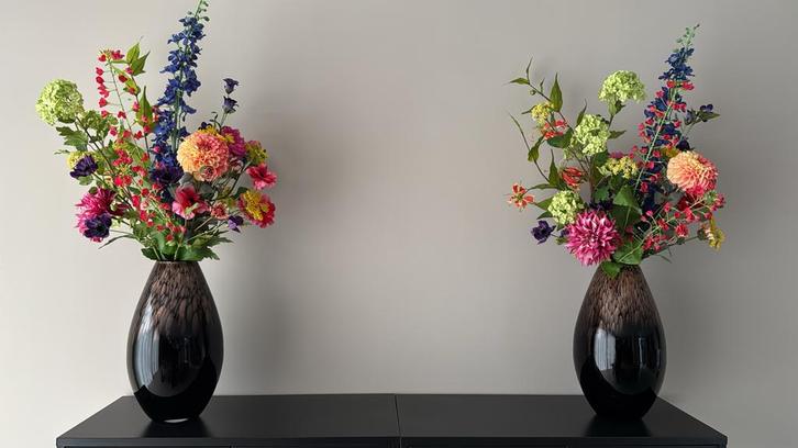 2 Vazen met zijdebloemen - Prachtige set!, Huis en Inrichting, Woonaccessoires | Vazen, Zo goed als nieuw, Overige kleuren, 50 tot 75 cm