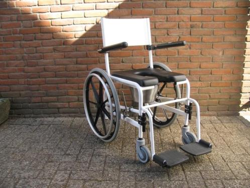 Invacare po - douchestoel 47cm Met massieve banden en RVS po, Diversen, Verpleegmiddelen, Zo goed als nieuw, Ophalen