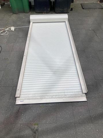 wit electrisch heroal deur rolluik br.0.97 x 2.29 mtr hoog  beschikbaar voor biedingen