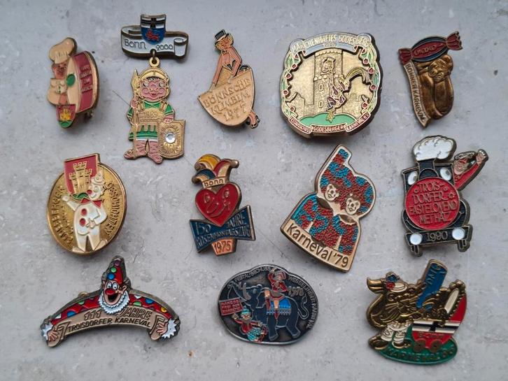 oude carnaval speldjes, Verzamelen, Speldjes, Pins en Buttons, Gebruikt, Overige onderwerpen, Ophalen of Verzenden