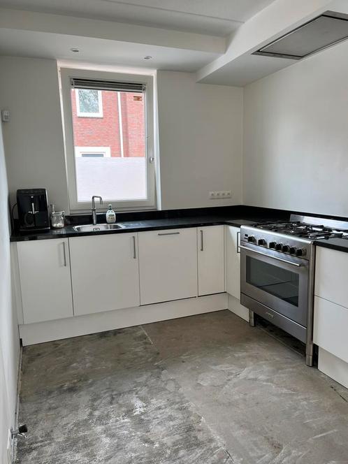 Keuken wit met zwart stenen blad, Huis en Inrichting, Keuken | Complete keukens, Gebruikt, Hoekkeuken, Wit, Graniet of Steen, Ophalen