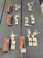 Hang- en sluitwerk, Metalen kruis, div schroeven, Ophalen, Nieuw, IJzer