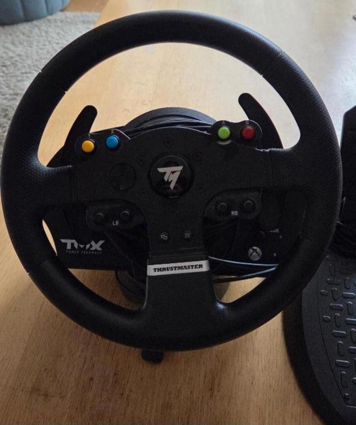 Xbox Thrustmaster racestuur met 2 pedalen, Spelcomputers en Games, Spelcomputers | Xbox | Accessoires, Zo goed als nieuw, Xbox One