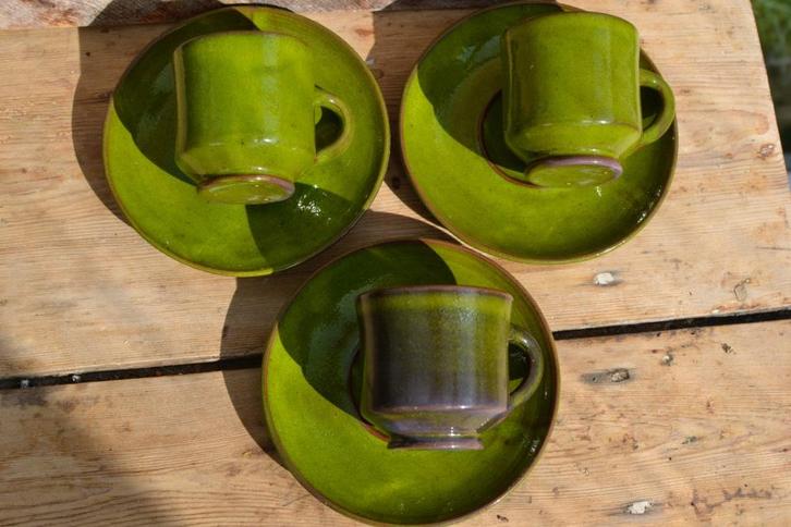 Vintage aardewerk espressokopjes groen pottenbakker handmade, Huis en Inrichting, Keuken | Servies, Kop(pen) en/of Schotel(s)