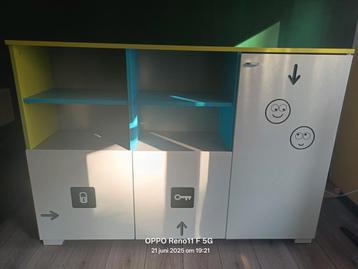 Dressoir en kleine koffer jongeren kamer