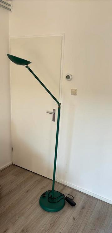 Modern groene vloerlamp - goede staat beschikbaar voor biedingen