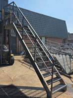 Stalen trap met bordes. Hoog 2.6 mtr. Nob082, Doe-het-zelf en Verbouw, Ladders en Trappen, Ophalen, Zo goed als nieuw, 2 tot 4 meter