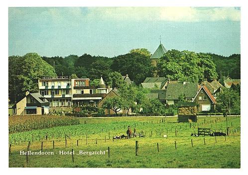 34131	Hellendoorn	Ov 1979 Hotel	Bergzicht	Gelopen met postze, Verzamelen, Ansichtkaarten | Nederland, Gelopen, Overijssel, 1960 tot 1980