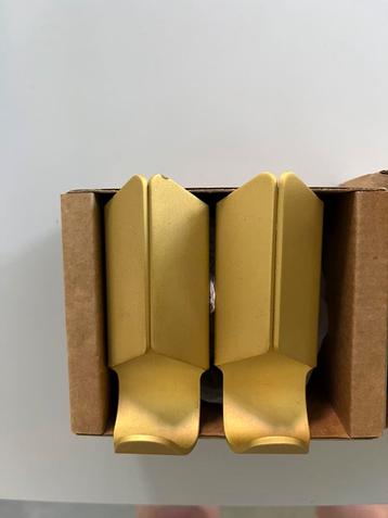 Hay volet wandhaken goud; in hele nette staat beschikbaar voor biedingen