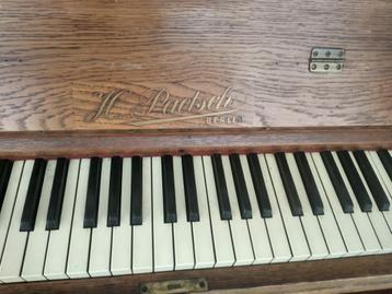 Retro Piano beschikbaar voor biedingen