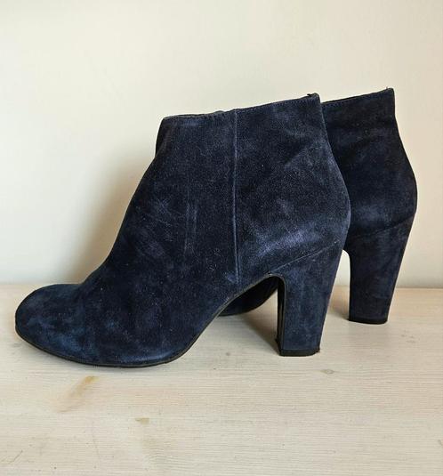 Blauwe suède enkellaarsjes Cosmoparis, Kleding | Dames, Schoenen, Zo goed als nieuw, Blauw, Ophalen of Verzenden