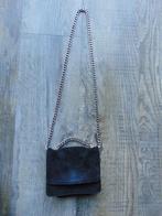 Pieces tas zwart suède schoudertasje, Sieraden, Tassen en Uiterlijk, Tassen | Schoudertassen, Overige merken, Gebruikt, Zwart