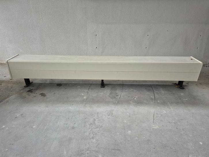 Jaga Radiator, staand. (200x33x24). Incl. Jaga ventiel+ knop, Doe-het-zelf en Verbouw, Verwarming en Radiatoren, Gebruikt, Radiator