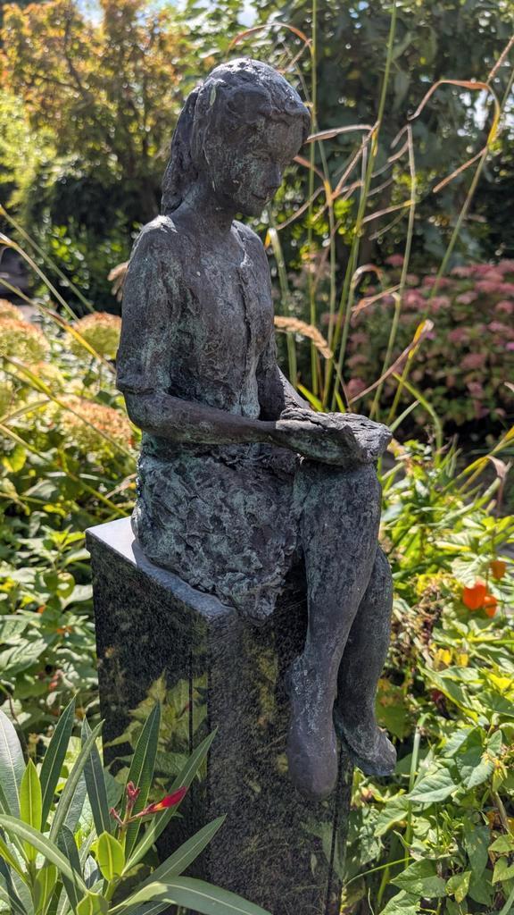 Beeld Jonge Dame Lezend op Sokkel, Antiek en Kunst, Kunst | Beelden en Houtsnijwerken, Ophalen