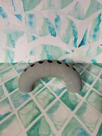 Boogvormige vaas met meerdere gaatjes. van MICA, Overige materialen, Overige kleuren, ., Nieuw