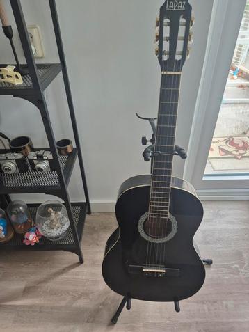 Lapaz akoestische gitaar + gitaarhouder beschikbaar voor biedingen