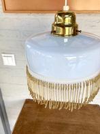 Vintage Zweedse hanglamp, melkglas met kraaltjes rand., Gebruikt, Ophalen of Verzenden, Scandinavisch vintage, Minder dan 50 cm