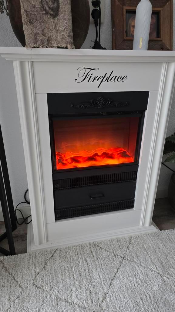 Elektrische haard met witte schouw, Huis en Inrichting, Haarden, Zo goed als nieuw, Elektrische haard, Ophalen