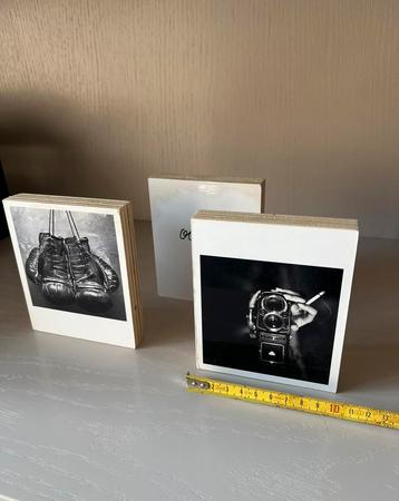 Stoere houtenlijstjes beschikbaar voor biedingen