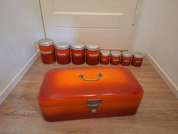 Retro oranje voorraadbussen + kruidenbusjes + broodtrommel beschikbaar voor biedingen