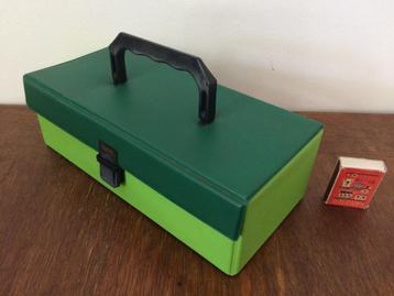 Gifgroen felgroen cassettebandjes koffertje jaren 70 vintage beschikbaar voor biedingen