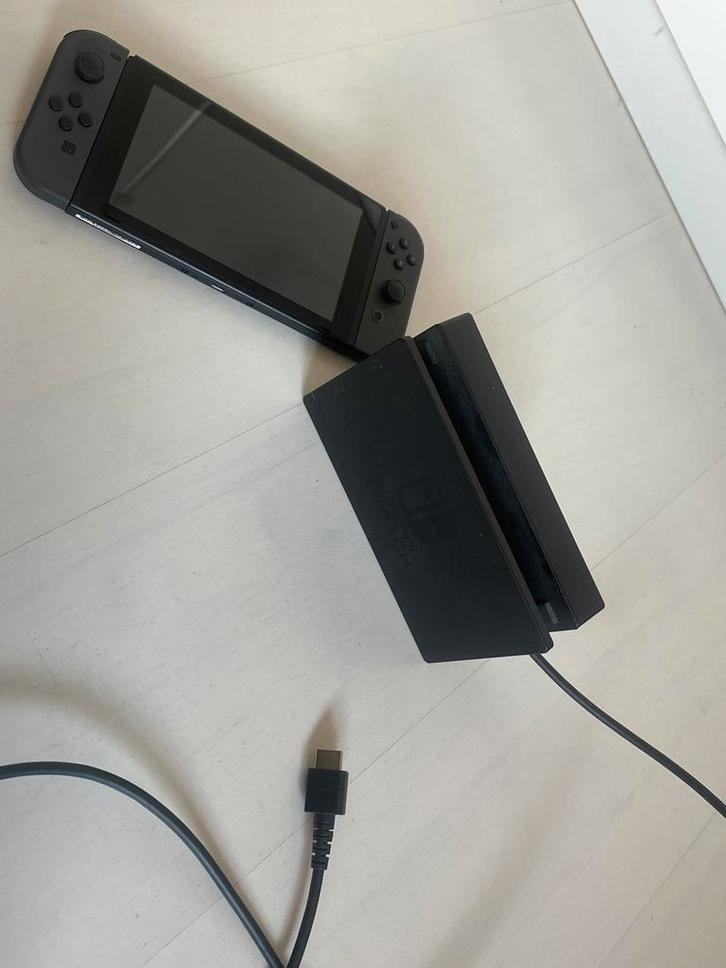 Nintendo Switch + Dock & Kabel – Compleet & Goed Werkend, Spelcomputers en Games, Spelcomputers | Nintendo Switch, Zo goed als nieuw